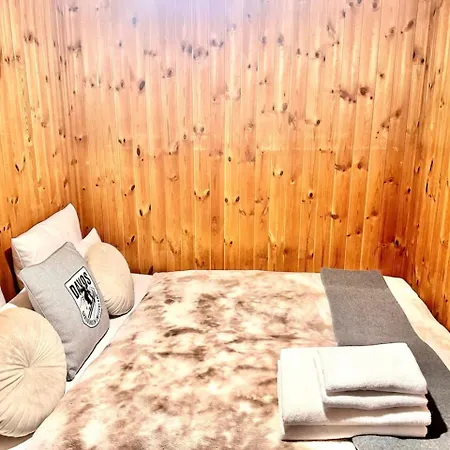 Chalet Horn Trailside Retreat *